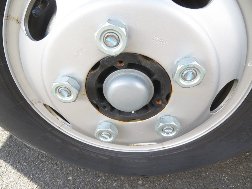 軸に少し置きサビがあります。|日野 デュトロ 2KG-XZU600E(2WD)の写真35