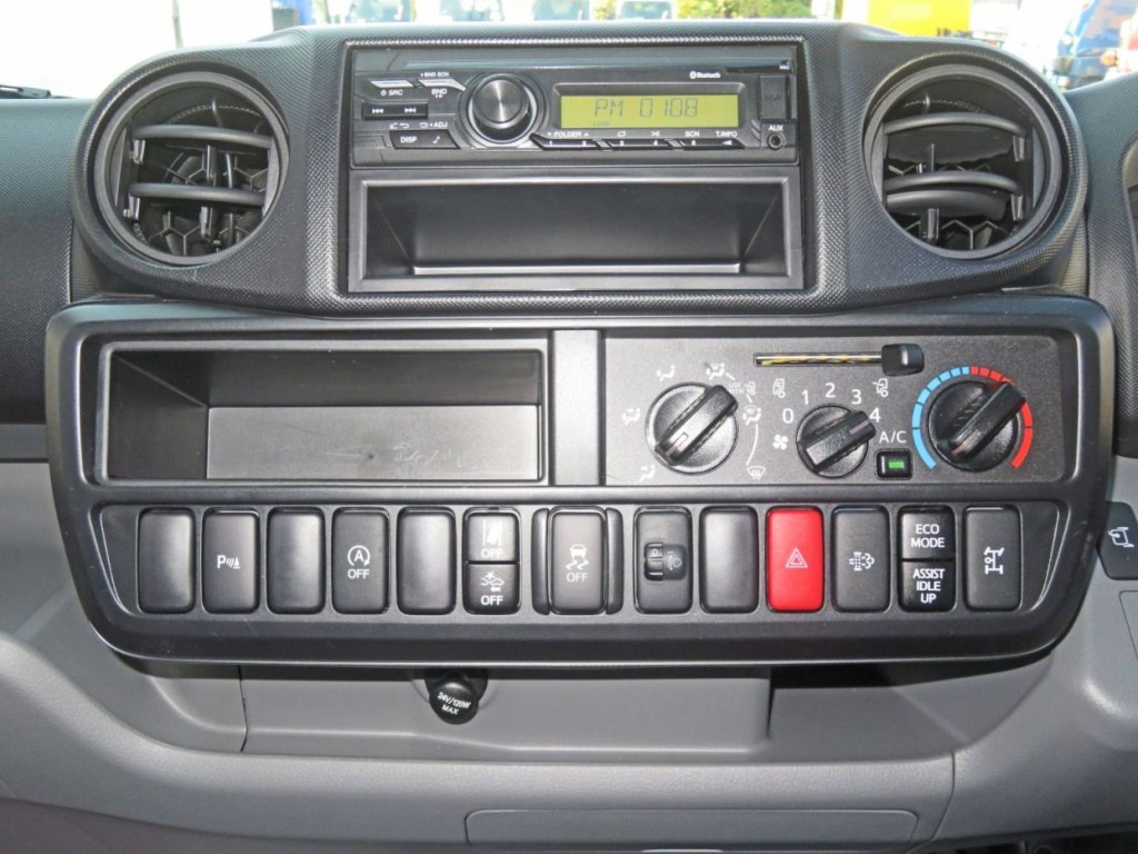 パネル周りの状態です。|日野 デュトロ 2KG-XZU600E(2WD)の写真44