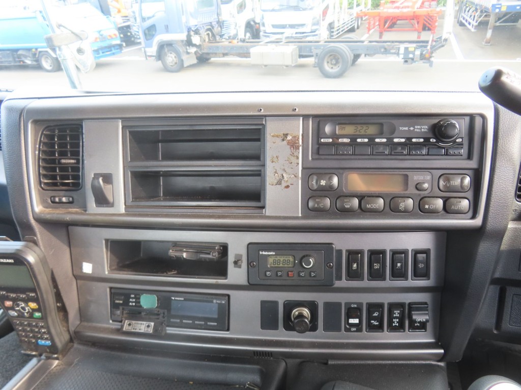 インパネ周りの状態です。|日野 プロフィア QDG-SS1EKDAの写真28