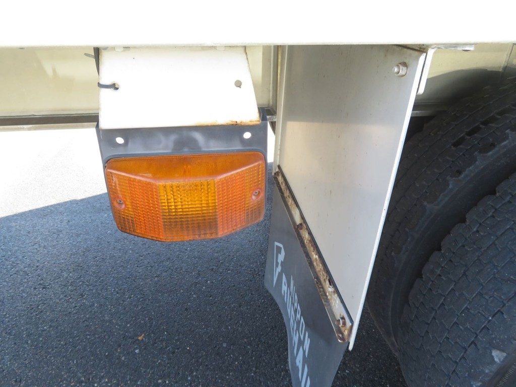 サイドのウィンカーが後方にも付いています。（横から見ると2箇所付いています）|フルハーフ  DFWTF241BNの写真42