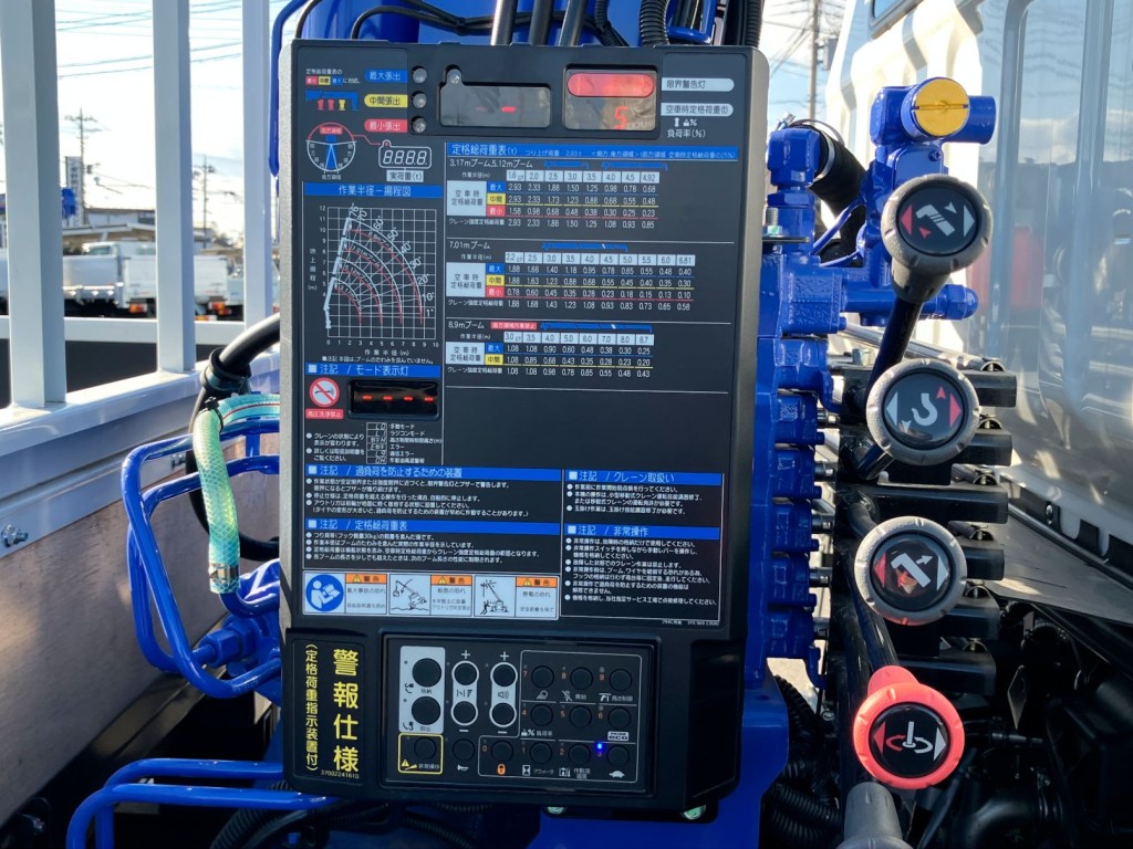 クレーンの操作パネルの状態です。|三菱 キャンター 2PG-FEB80(2WD)の写真14