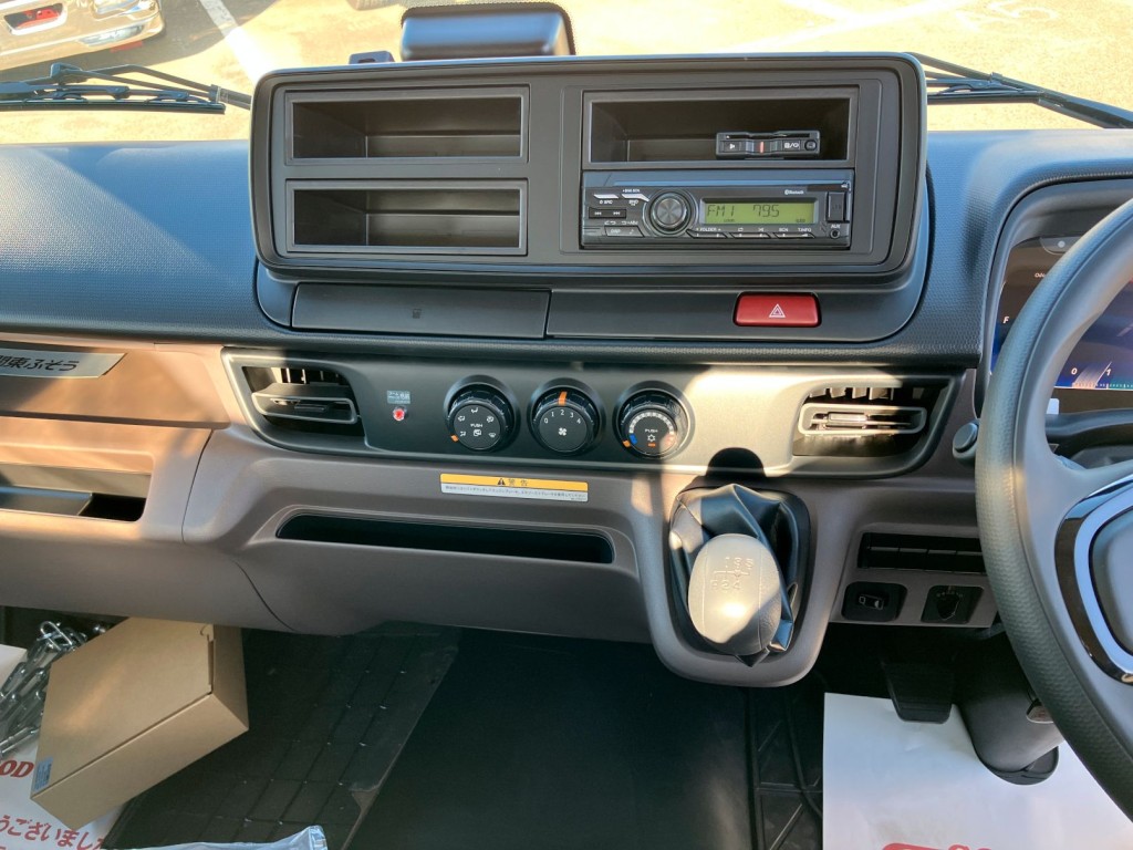 パネル周りの状態です。|三菱 キャンター 2PG-FEB80(2WD)の写真19