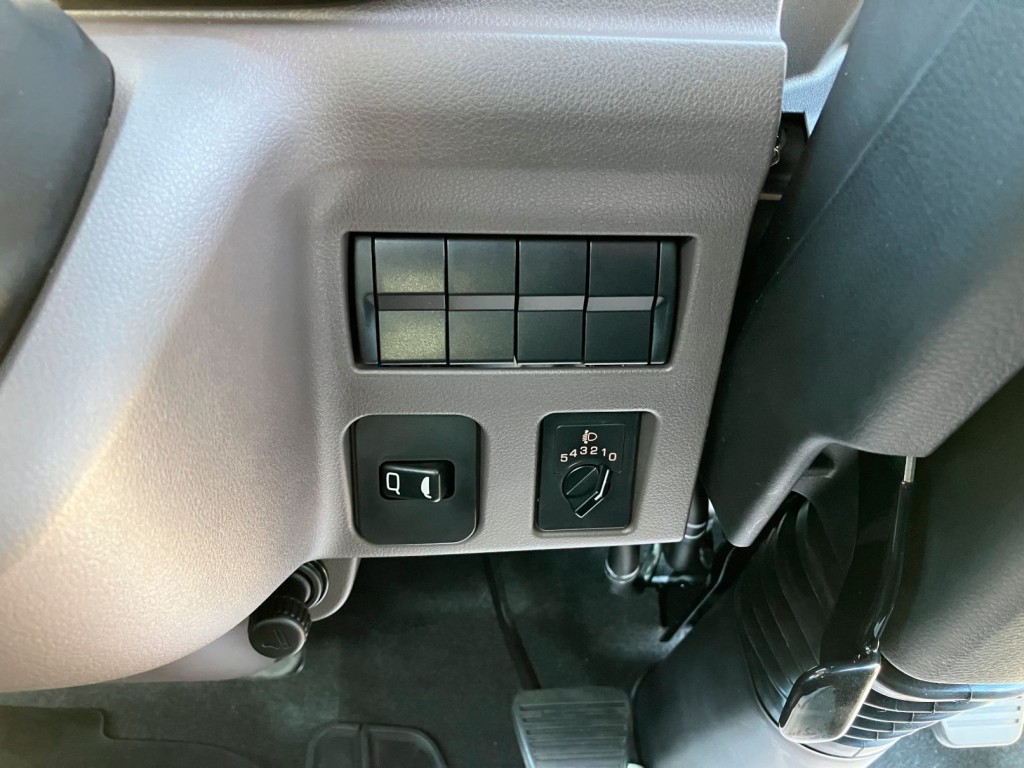 スイッチ類です。|三菱 キャンター 2PG-FEB80(2WD)の写真20