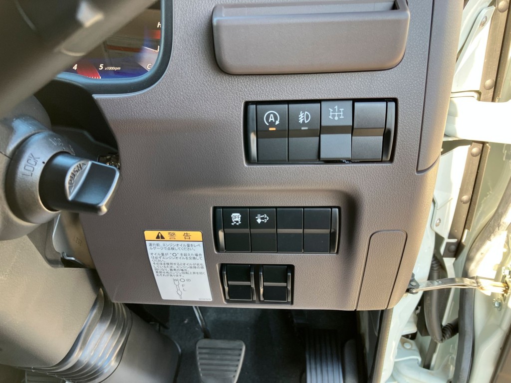 スイッチ類です。|三菱 キャンター 2PG-FEB80(2WD)の写真21