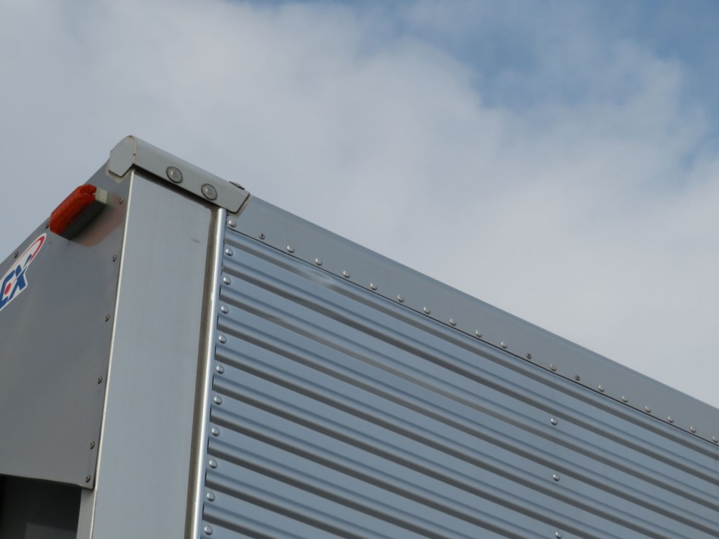 助手席側コルゲートに小さいヘコミ箇所があります。|UDトラックス クオン 2PG-CG5CAの写真12