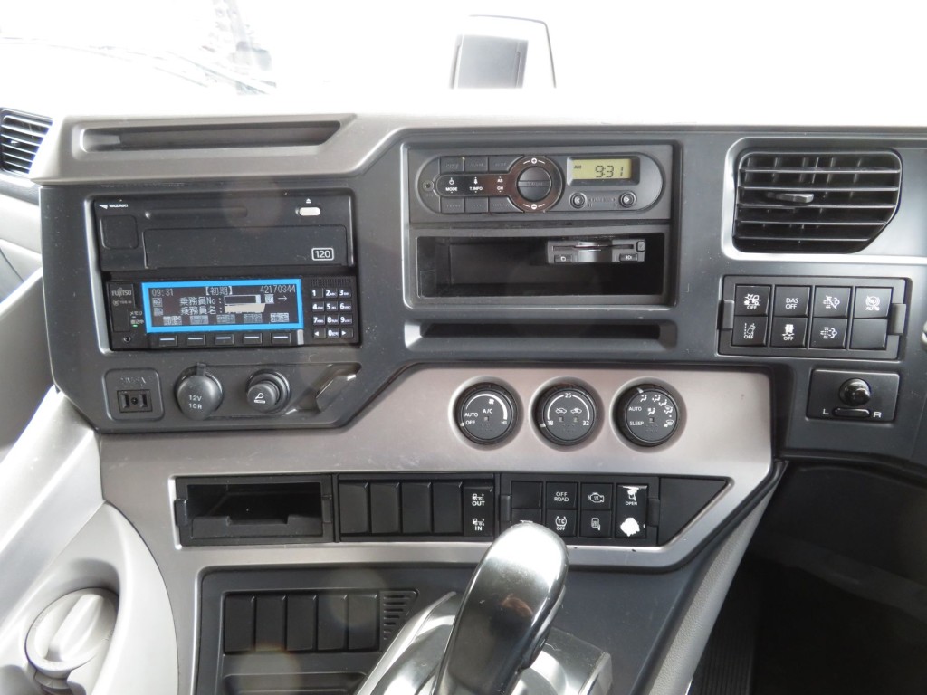 インパネ周りの状態です。|UDトラックス クオン 2PG-CG5CAの写真27