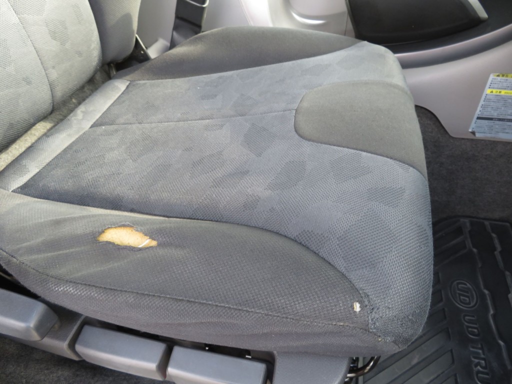 運転席座面の状態です。|UDトラックス クオン 2PG-CG5CAの写真28