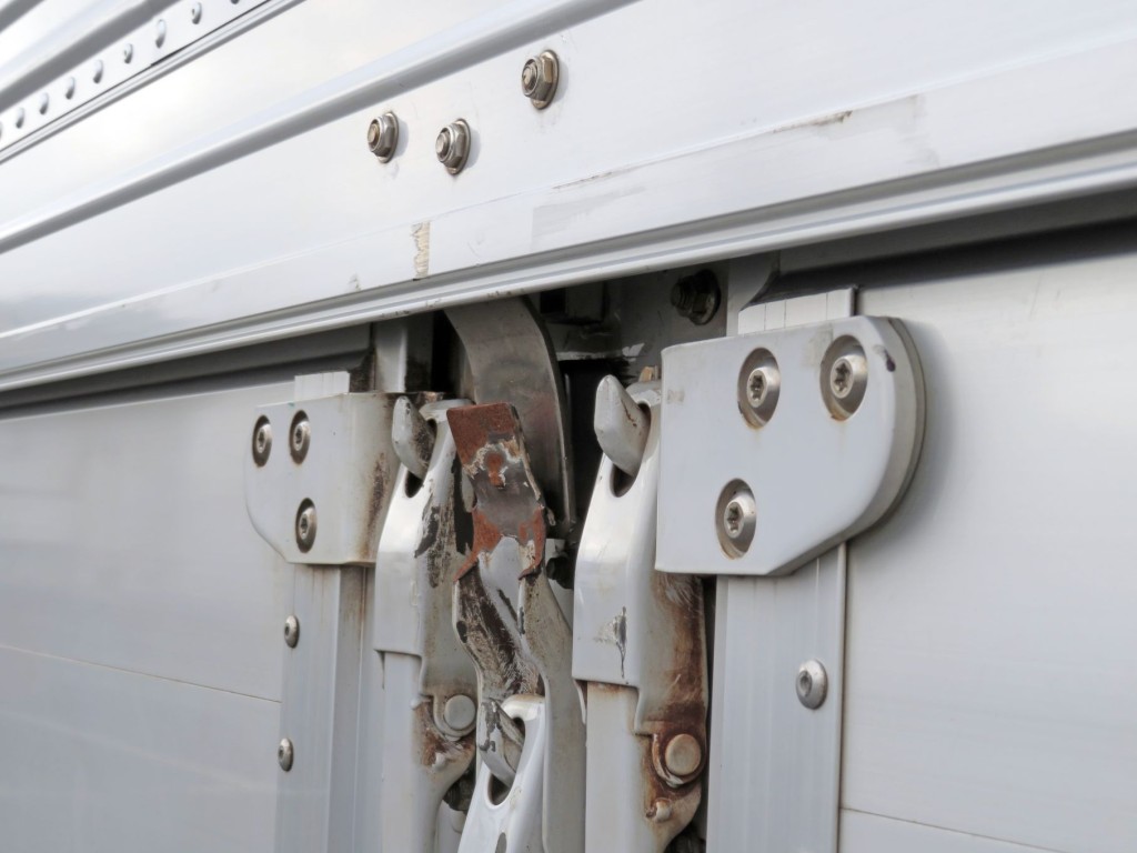 ウイングロックに曲がりがあります。|UDトラックス クオン 2PG-CG5CAの写真34