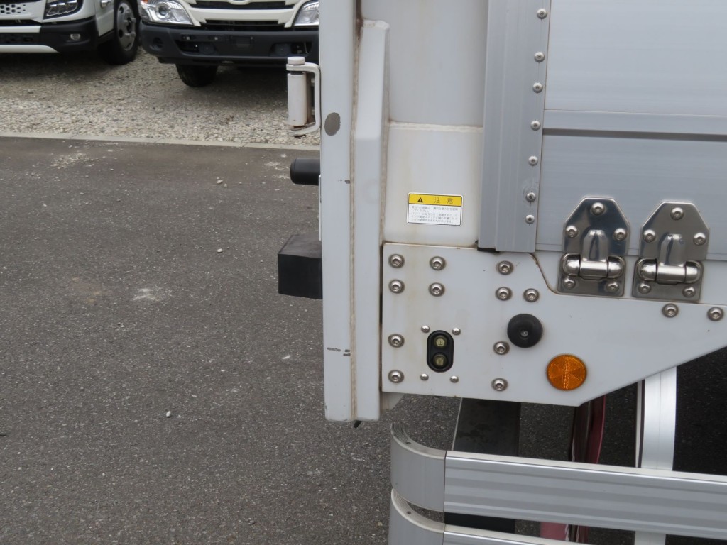 門口ポストに曲がりがあります。|UDトラックス クオン 2PG-CG5CAの写真39