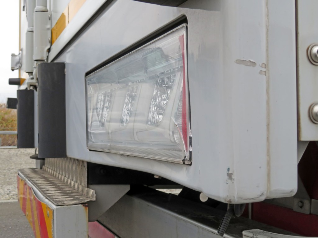 リアレールにヘコミがあります。|UDトラックス クオン 2PG-CG5CAの写真43