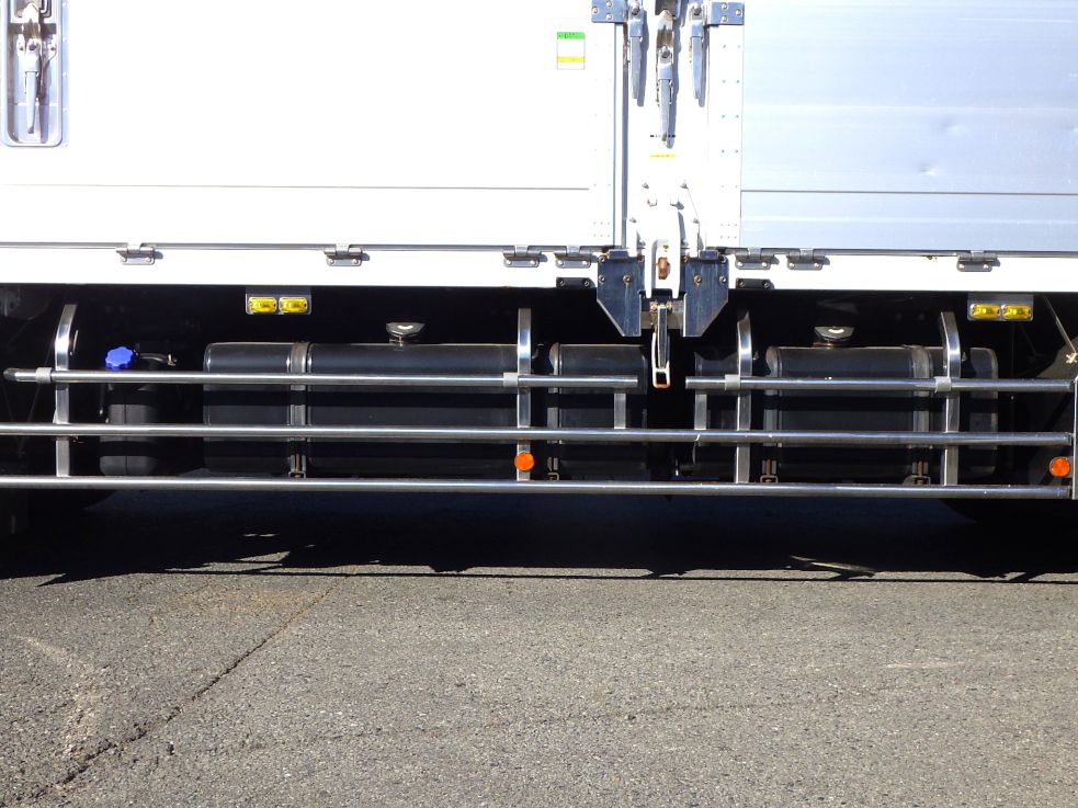 燃料タンクは３００L×２００Lです。|日野 プロフィア 2DG-FW1AHGの写真15