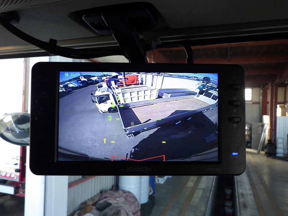 液晶バックモニター付きです。|日野 プロフィア 2DG-FW1AHGの写真16