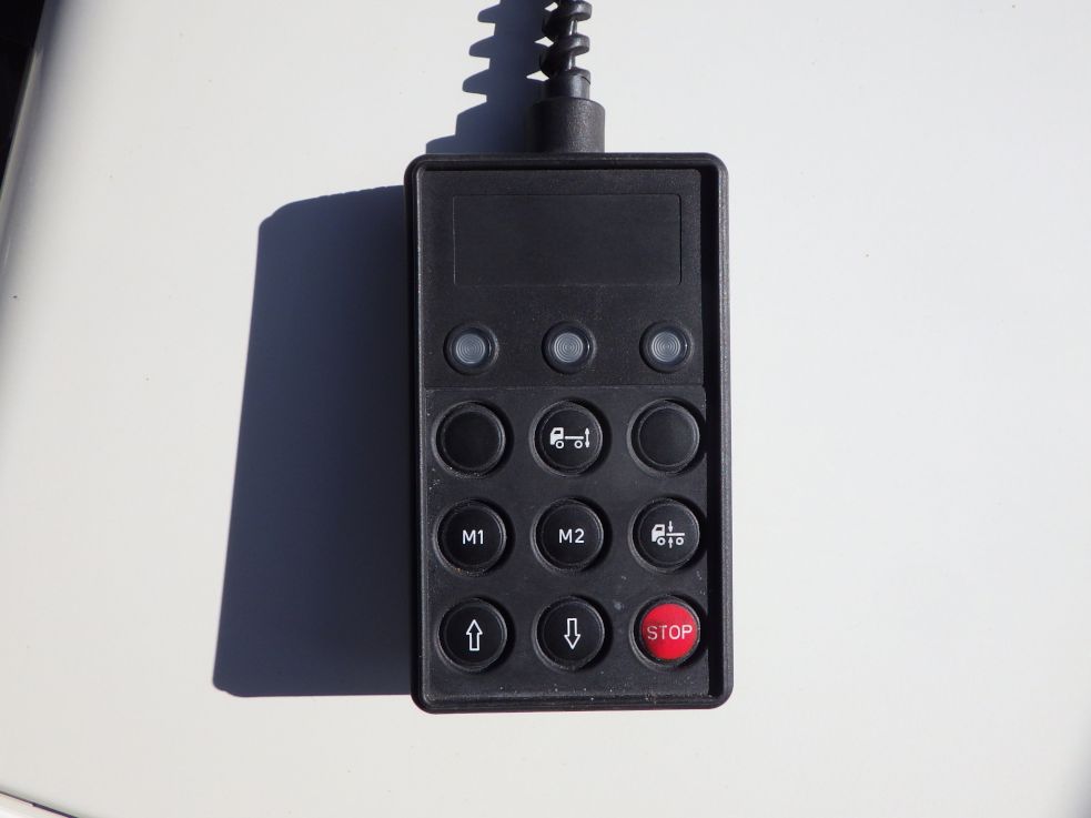 エアサスのコントローラーです。|日野 プロフィア 2DG-FW1AHGの写真17