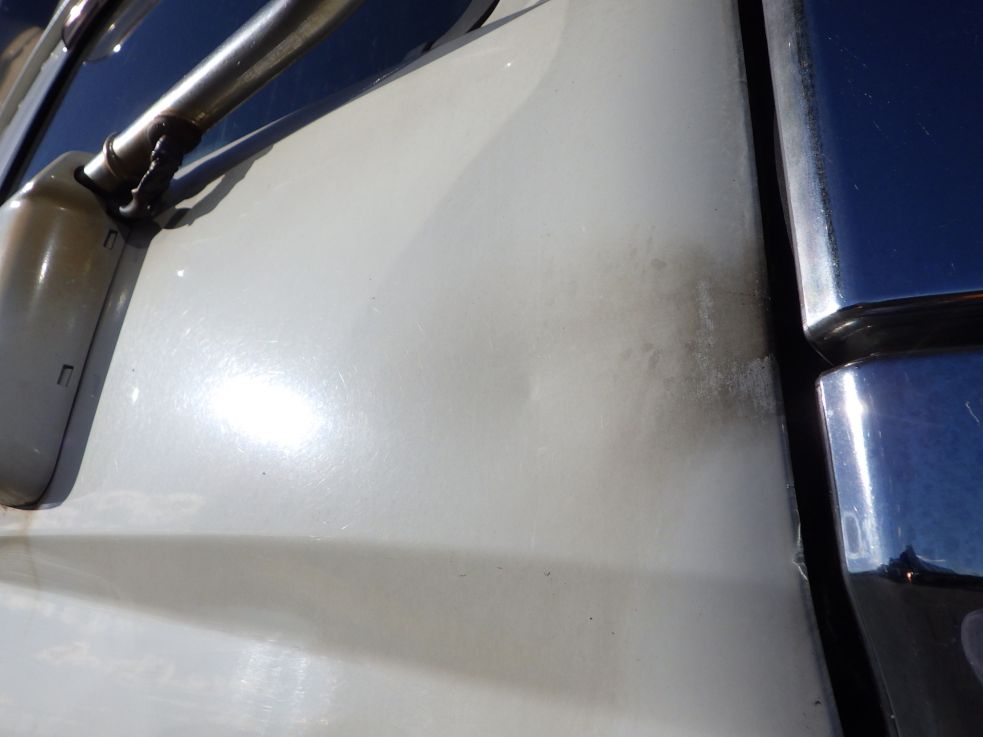 運転席側ドア前方にヘコミがあります。|日野 プロフィア 2DG-FW1AHGの写真24