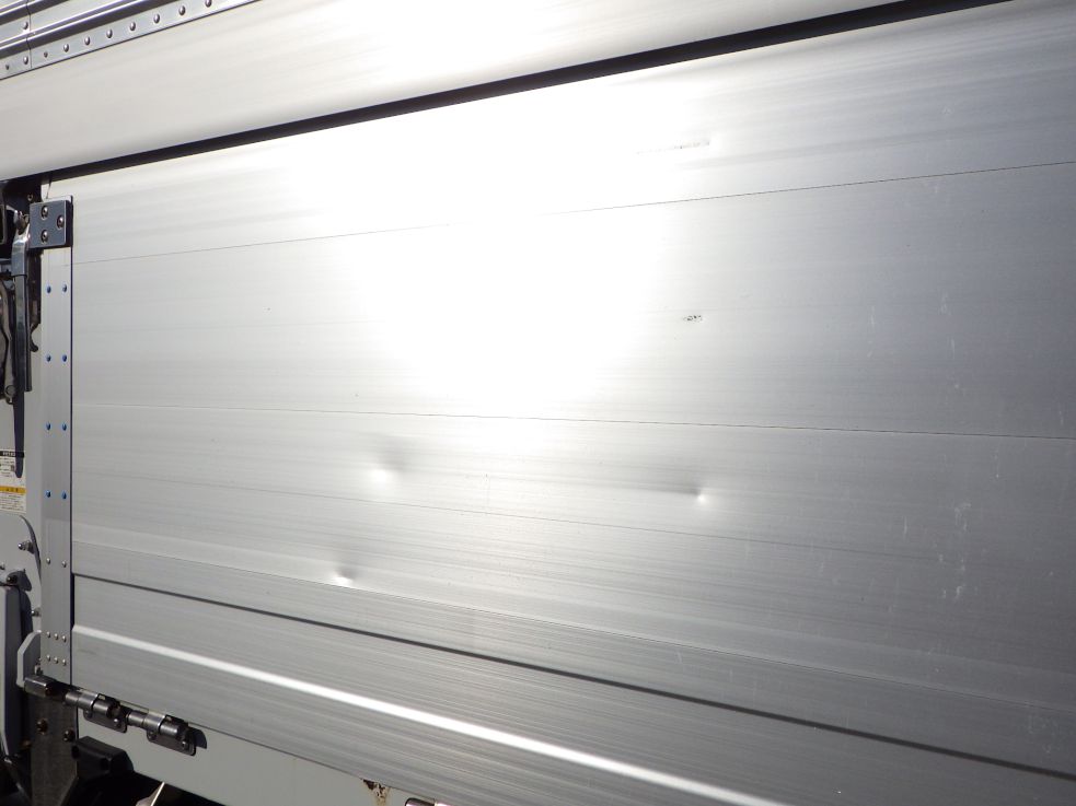 左右のアオリにキズ・ヘコミがあります。|日野 プロフィア 2DG-FW1AHGの写真26