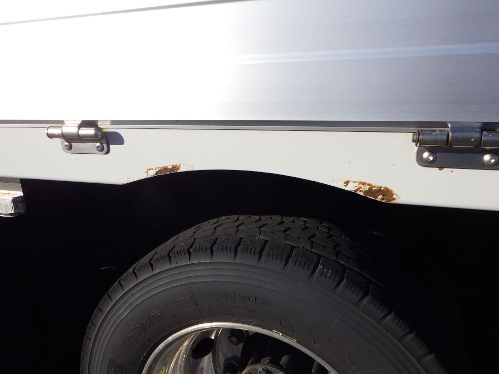 左右のサイドレールにサビがあります。|日野 プロフィア 2DG-FW1AHGの写真28