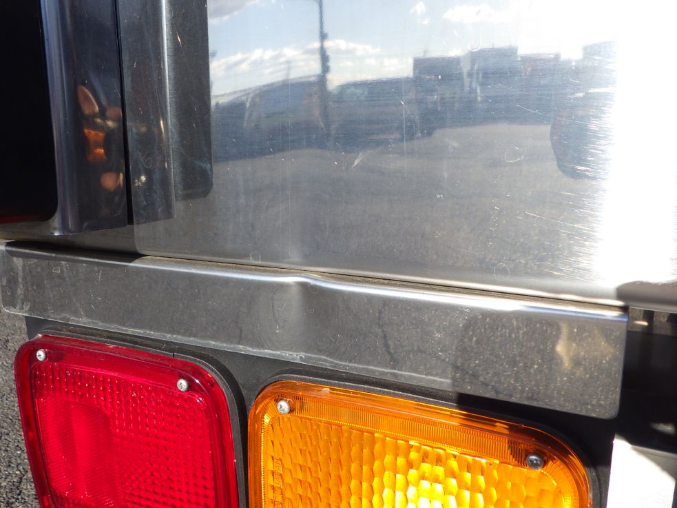 ボディー後方の助手席側にヘコミがあります。|日野 プロフィア 2DG-FW1AHGの写真37