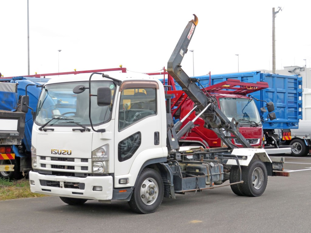 いすゞ フォワード TKG-FRR90S2(2WD)の写真1