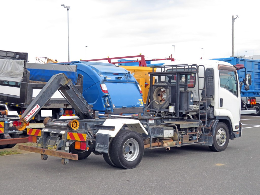 いすゞ フォワード TKG-FRR90S2(2WD)の写真4