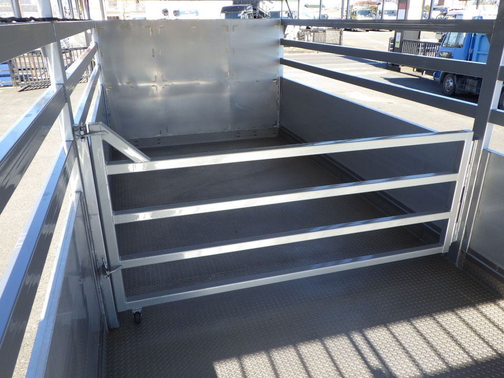 ゲート付きです。|日野 レンジャー TKG-FC9JLAP(2WD)の写真13