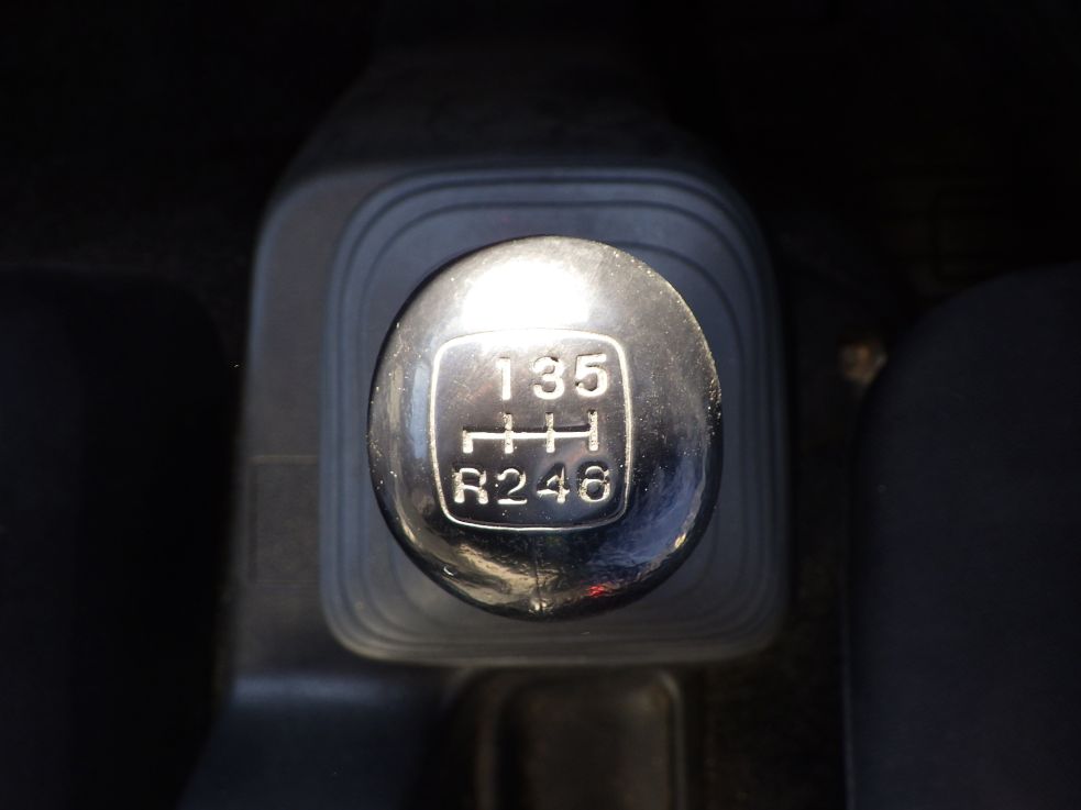 MT６速です。|日野 レンジャー TKG-FC9JLAP(2WD)の写真19