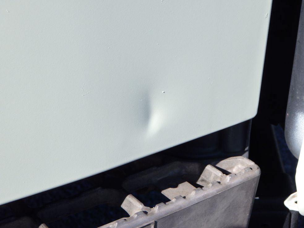 運転席側ドア前方にヘコミがあります。|日野 レンジャー TKG-FC9JLAP(2WD)の写真24