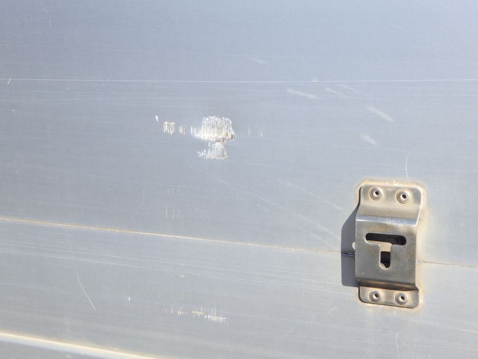 ボディーの両サイドにキズ・ヘコミがあります。|日野 レンジャー TKG-FC9JLAP(2WD)の写真25