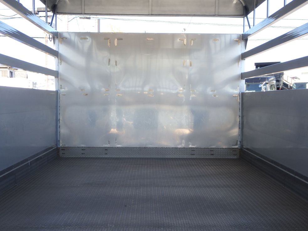 プロテクター裏側にキズ・ヘコミがあります。|日野 レンジャー TKG-FC9JLAP(2WD)の写真26