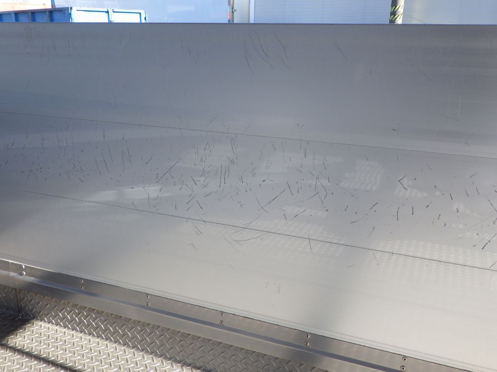 荷台内側にキズ・ヘコミがあります。|日野 レンジャー TKG-FC9JLAP(2WD)の写真27