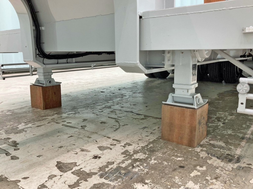 脚は手動式です。|トレクス PLR430の写真23