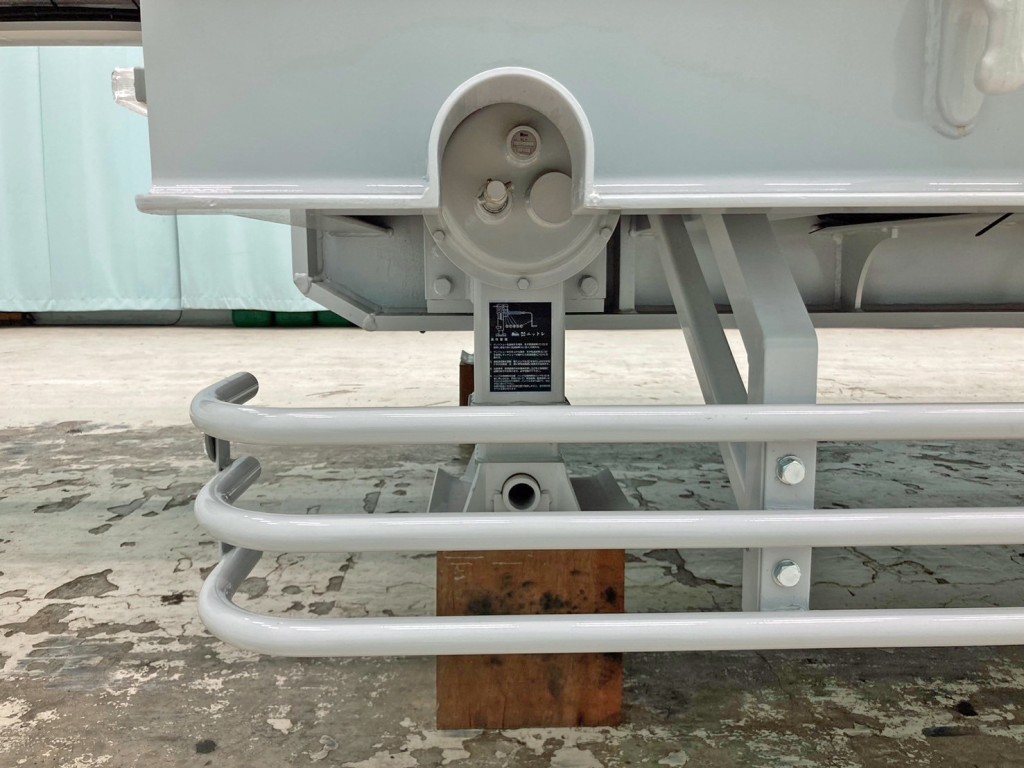 脚は脱着式の手動レバーで昇降します。|トレクス PLR430の写真24