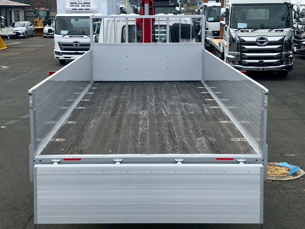 床は板張りです。|三菱 ファイター 2KG-FK62FZの写真15