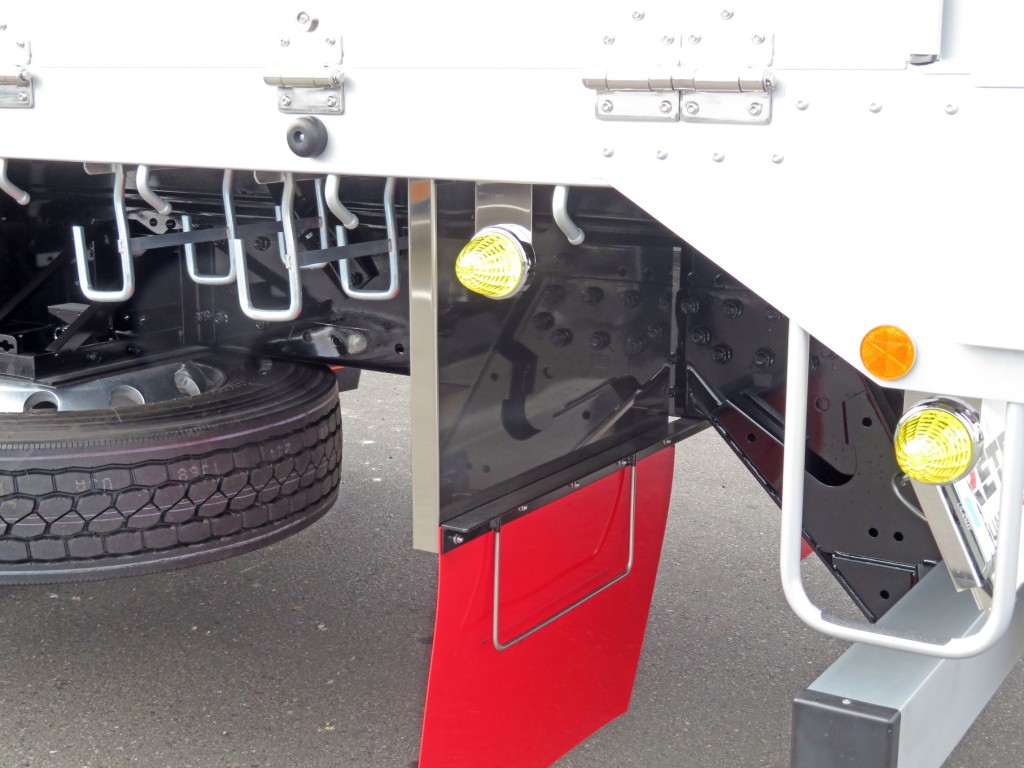 泥除けステーはステンレス製です。|三菱 スーパーグレート 2PG-FV80VZの写真11