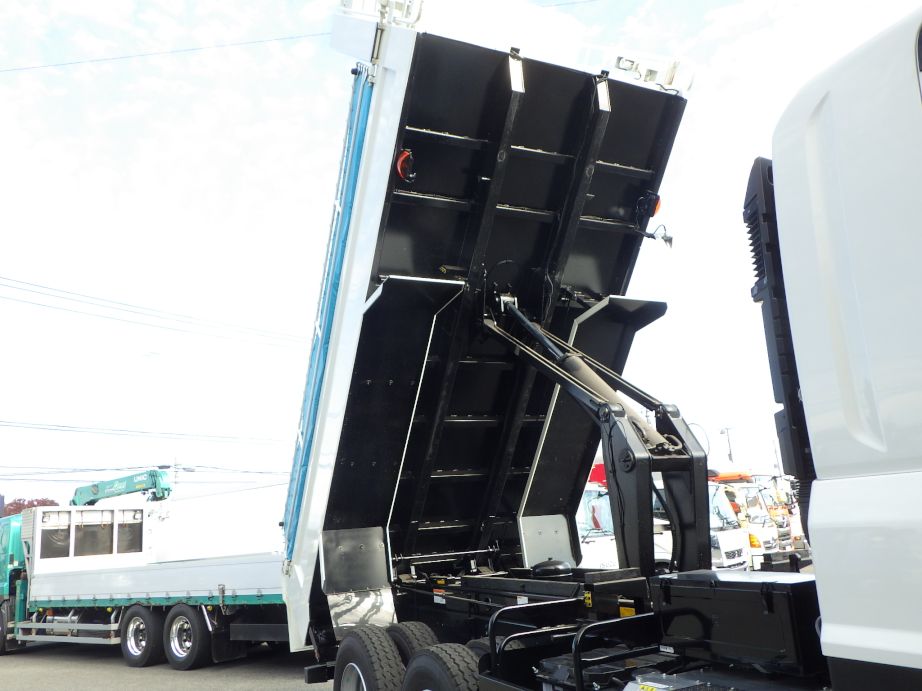 ボディー裏側の状態です。|いすゞ ギガ 2RG-CXZ77DTの写真9