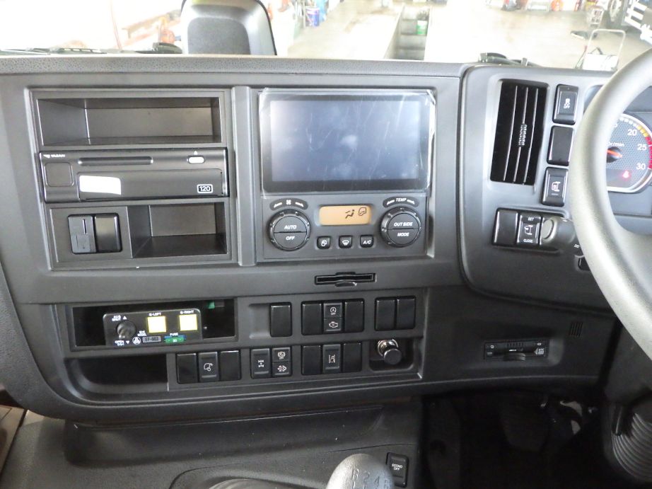 パネル周りの状態です。|いすゞ ギガ 2RG-CXZ77DTの写真19