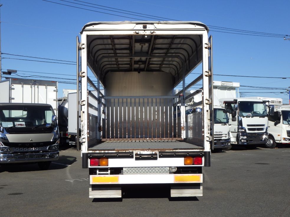 仕切りの柵が付いています。|日野 レンジャー BKG-FD7JLYA(2WD)の写真10