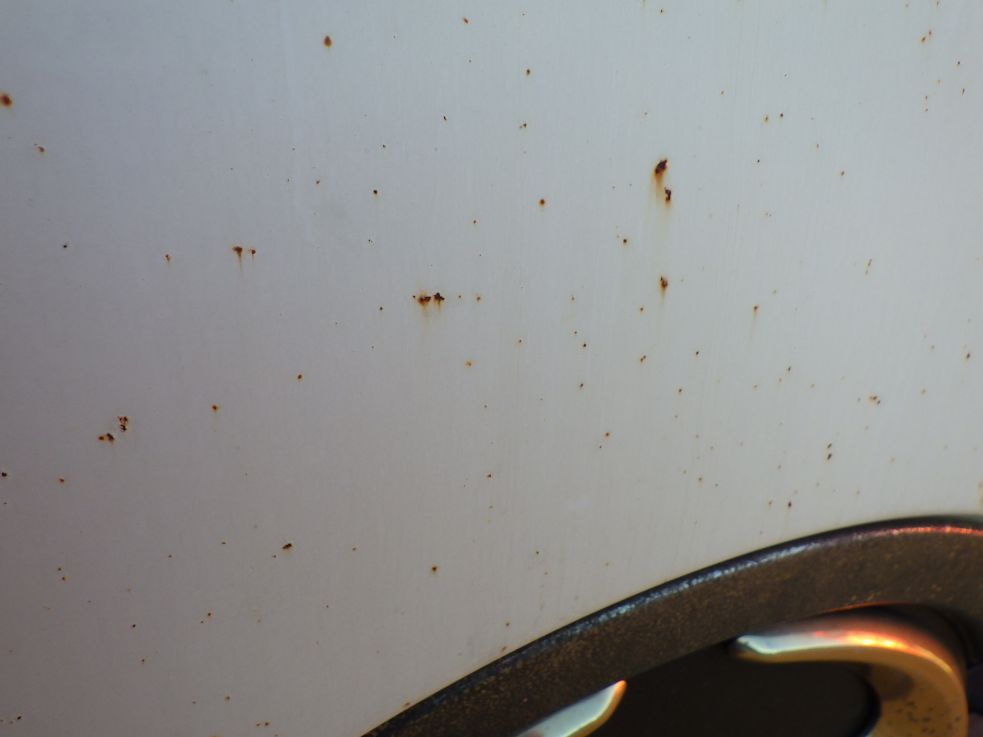 フロントパネルに飛び石キズがあります。|日野 レンジャー BKG-FD7JLYA(2WD)の写真27