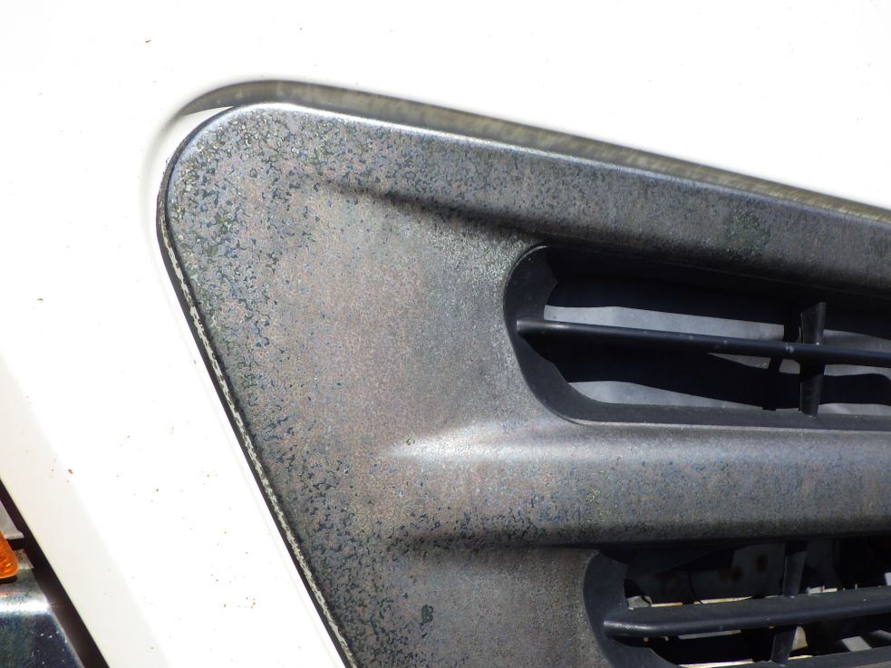 フロントパネルのメッキにサビがあります。|日野 レンジャー BKG-FD7JLYA(2WD)の写真28