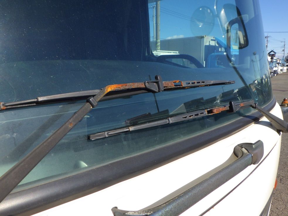ワイパーブレードにサビがあります。|日野 レンジャー BKG-FD7JLYA(2WD)の写真29