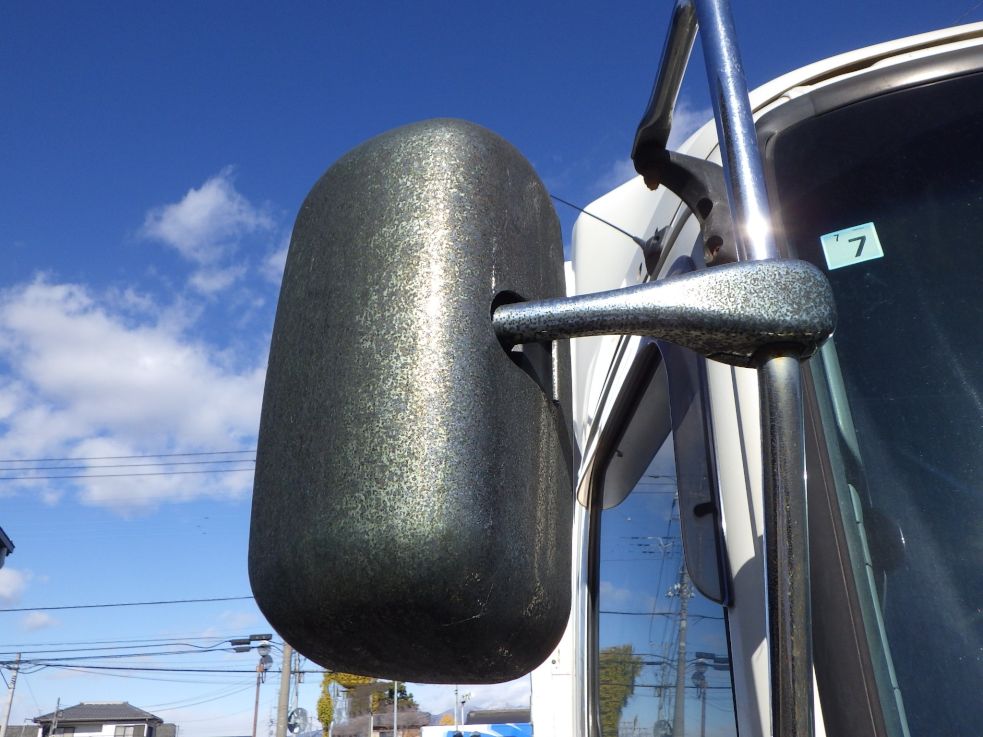 左右のミラーメッキにサビがあります。|日野 レンジャー BKG-FD7JLYA(2WD)の写真30