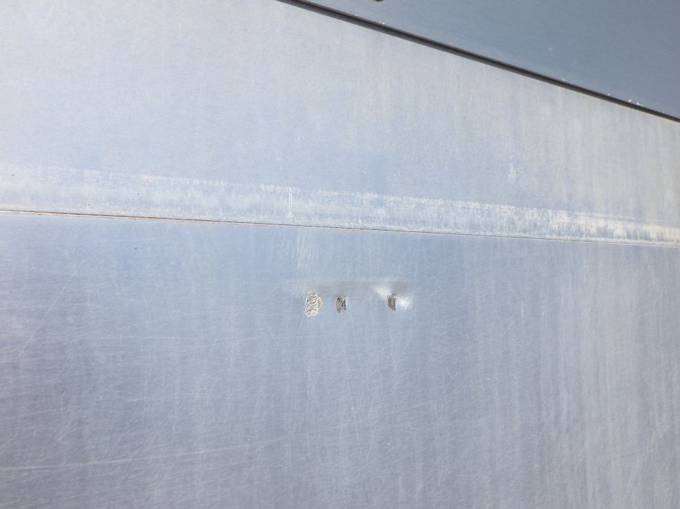 左右のアオリにキズ・ヘコミがあります。|日野 レンジャー BKG-FD7JLYA(2WD)の写真32