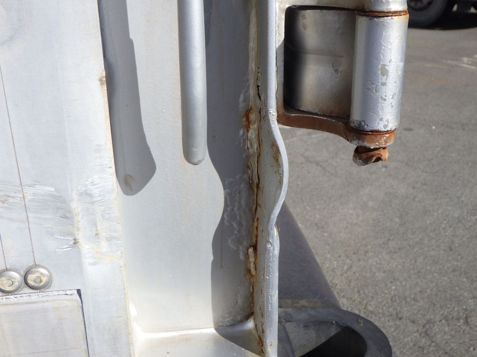 ボディー後方の助手席側にキズ・サビ・曲がりがあります。|日野 レンジャー BKG-FD7JLYA(2WD)の写真33