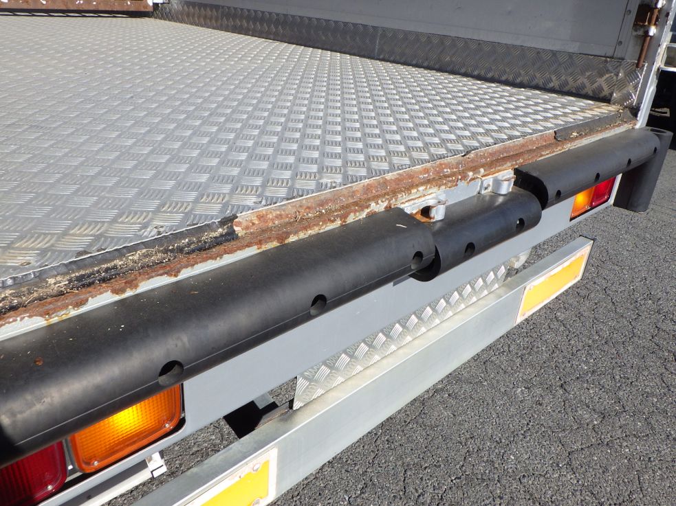 荷台後方にサビがあります。|日野 レンジャー BKG-FD7JLYA(2WD)の写真37