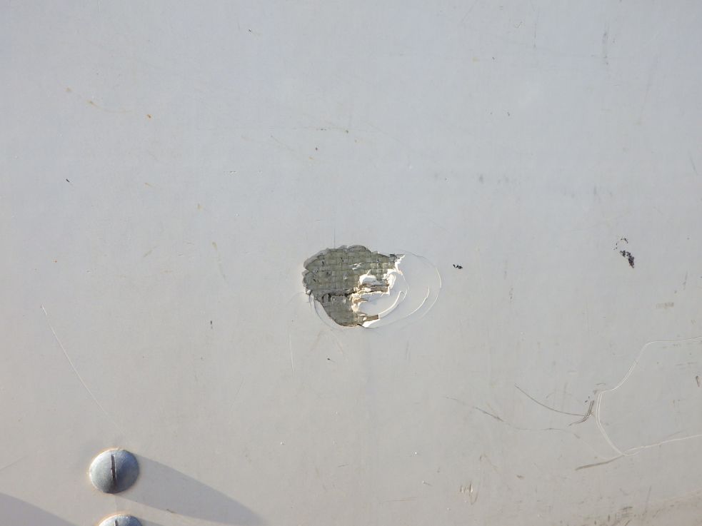 リヤ扉裏側にキズ・ヘコミ・割れがあります。|日野 レンジャー BKG-FD7JLYA(2WD)の写真38