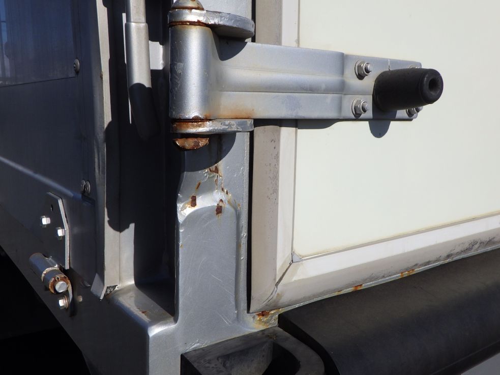 門口にサビがあります。|日野 レンジャー BKG-FD7JLYA(2WD)の写真40