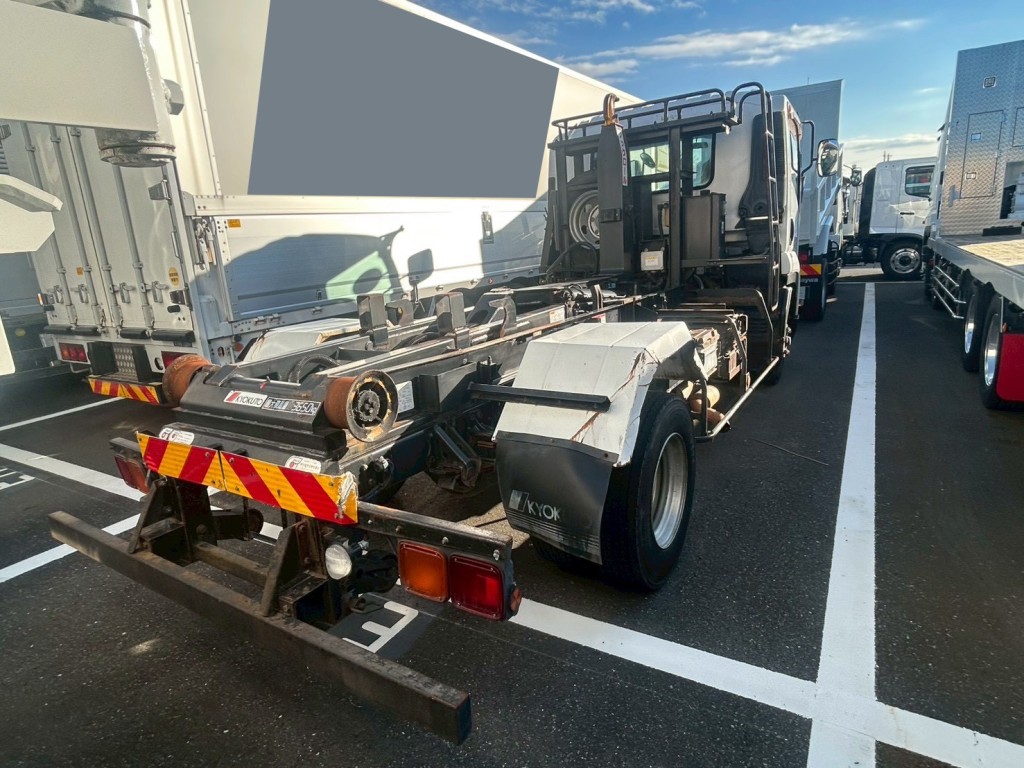 いすゞ フォワード SKG-FRR90S2(2WD)の写真4