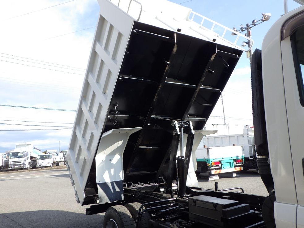 ボディー裏側の状態です。|いすゞ フォワード 2PG-FRR90S1(2WD)の写真9