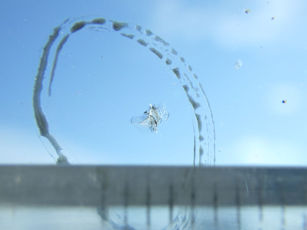 フロントガラスに小キズがあります。|いすゞ フォワード 2PG-FRR90S1(2WD)の写真13