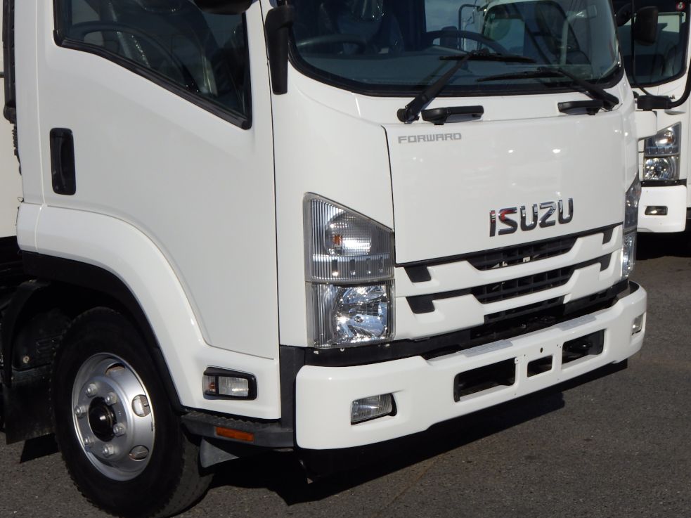 キャブは塗装してあります。|いすゞ フォワード 2PG-FRR90S1(2WD)の写真18