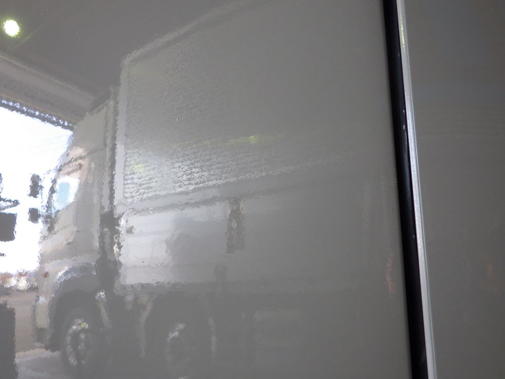 左右のクォーターパネルに軽い看板跡があります。|いすゞ フォワード 2PG-FRR90S1(2WD)の写真19